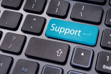 Ausschnitt einer Computertastatur. Hervergehobene Taste mit "Support" beschriftet.