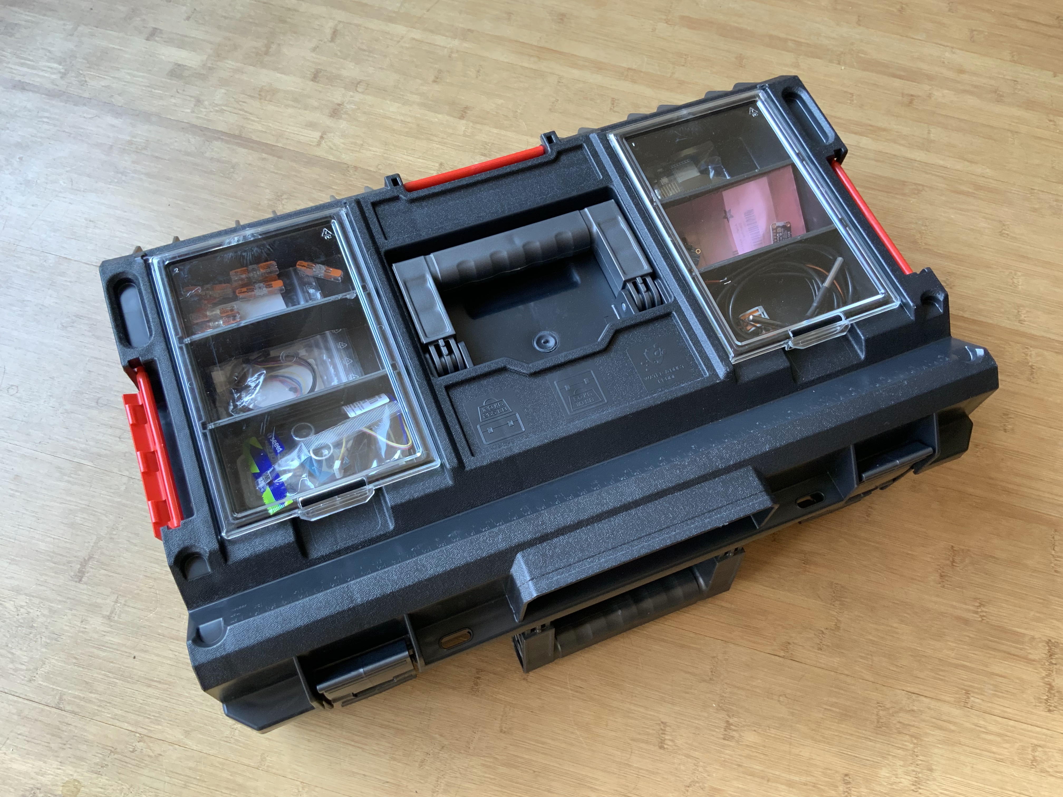 Geschlossener Mobiler Makerspace-Koffer